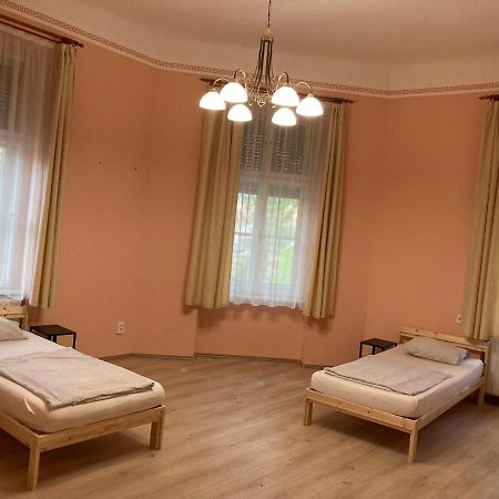 Gogol24 Hostel Сегед Екстериор снимка