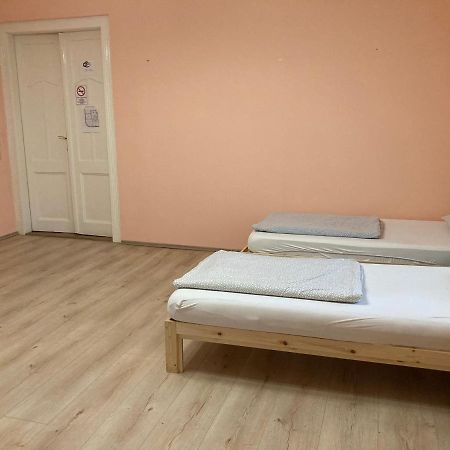 Gogol24 Hostel Сегед Екстериор снимка