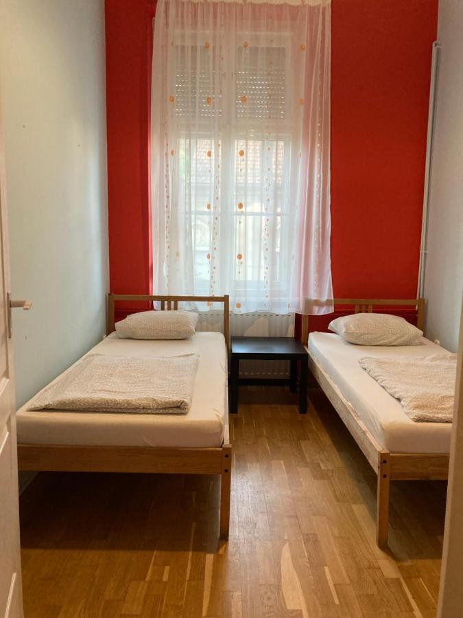 Gogol24 Hostel Сегед Екстериор снимка